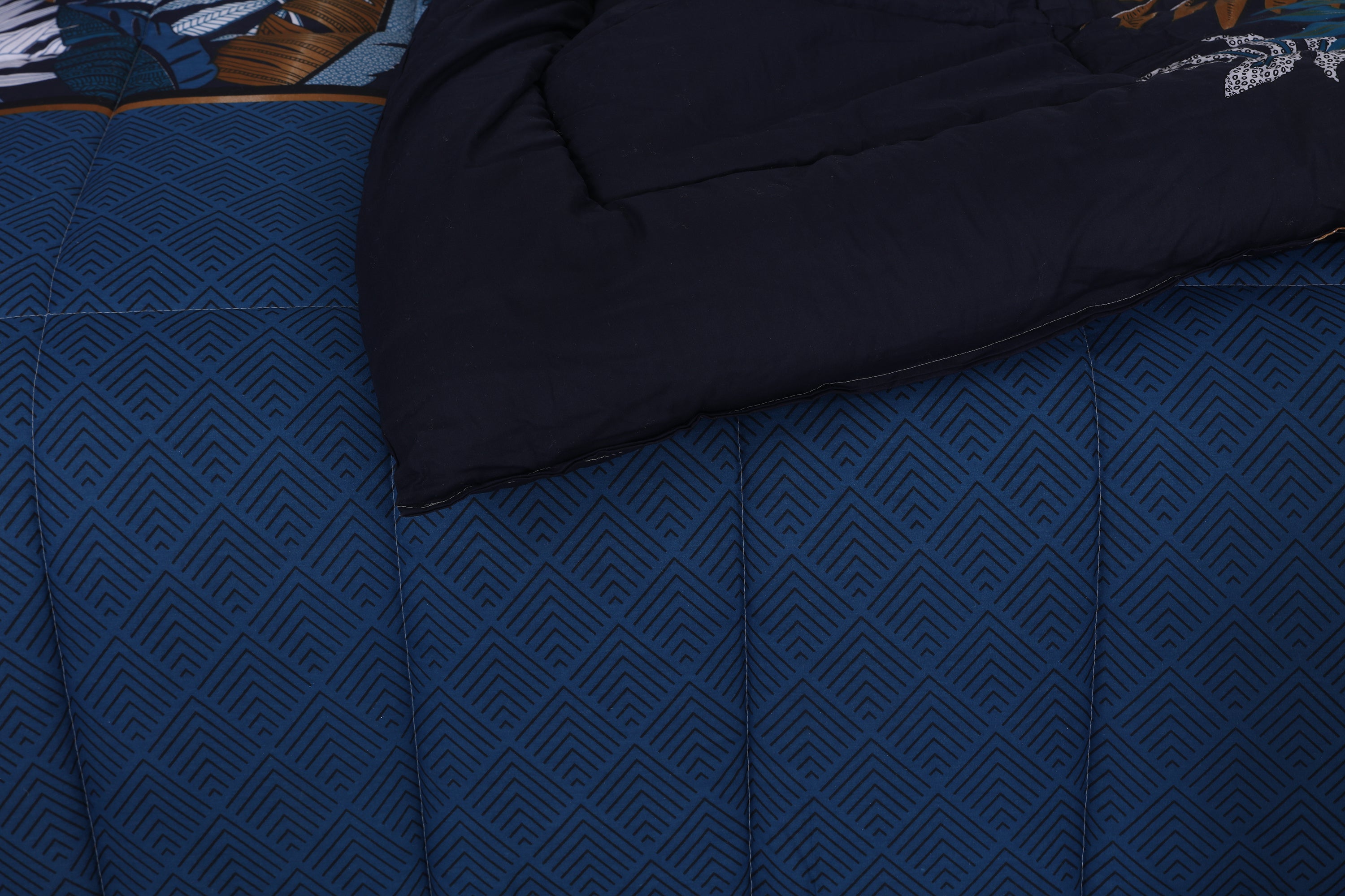 Charming Blue- 6pc Cotton Winter Comforter Set (Heavy Filling).